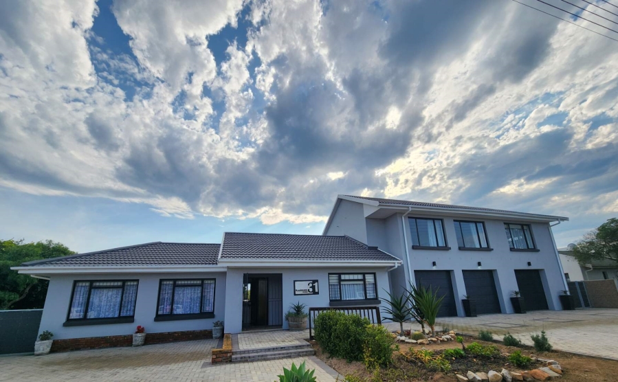 5 Bedroom Property for Sale in Fraaiuitsig Western Cape